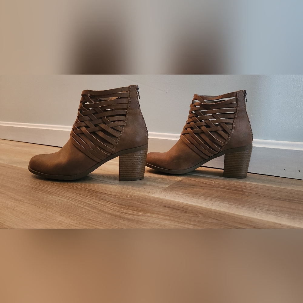 Arizona Jean Company Brown Ankle Booties